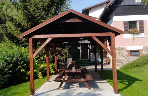 Dolni Dvur House | Spacious holiday home with outdoor pool and sauna
