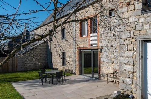 Dinant House | Spacious holiday home with sunny terrace