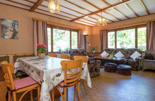 Amel House | Spacious holiday home with large garden
