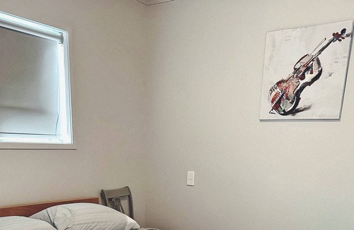 Whangamata Cottage | Spacious holiday sleep-out, great location!