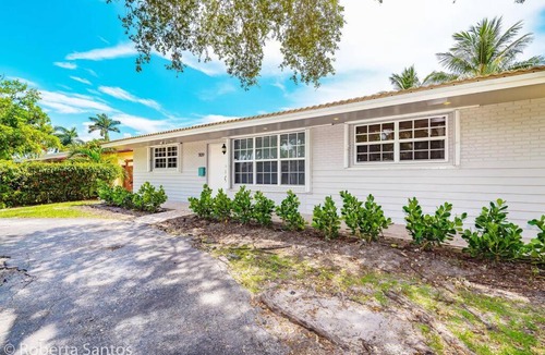Hollywood Lakes Villa | Spacious Hollywood 3BR with pool near beach