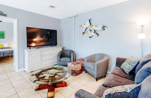 San Jacinto House | Spacious home 4 blocks from beach with 2 grills & kitchens, TVs in all bedrooms