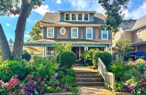 Asbury Park House | Spacious Home ~ 4 Blocks to Asbury Park Beach!