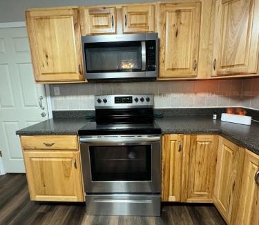 Marshall House | Spacious home, 5 mins to Missouri Valley College