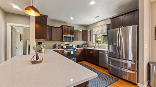 Harlow House | Spacious home centrally located by Science Center