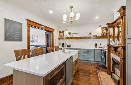 Hough House | Spacious Home Chef's Kitchen, BBQ Grill, 5 Min Cle Clinic, Hot Tub, ADA, King