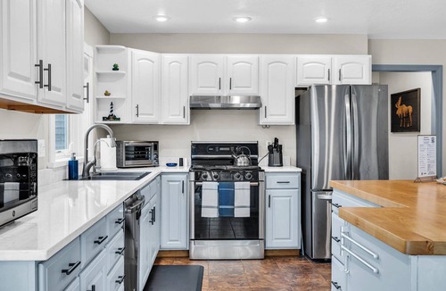 Biddeford House | Spacious Home Close to Beaches! 3BR, Dog & Family Friendly, 30 Mins to Portland