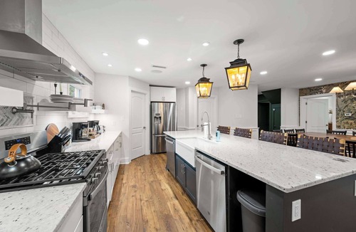 Williamstown House | Spacious Home for 12 Near Ark - w/Pool & Hot Tub!