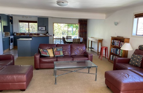 Hilltop House | Spacious home, great lake and mountain views, with own rustic thermal hot tub