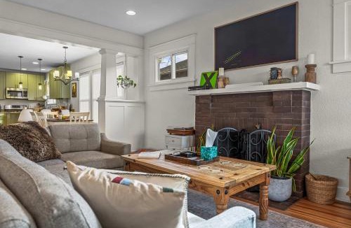Skyland House | Spacious Home in North Denver near City Park & Zoo
