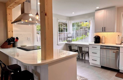 Southeast Magnolia House | SPACIOUS HOME in Quiet Neighborhood