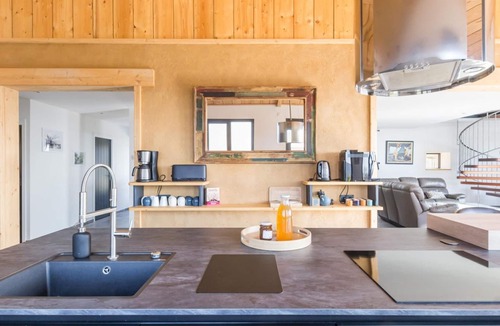 Vains Cottage | Spacious home in the heart of Mont Saint Michel Bay