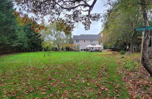 Riverhead House | Spacious home near Aquarium & heart of wine country Shopping & close to Hamptons