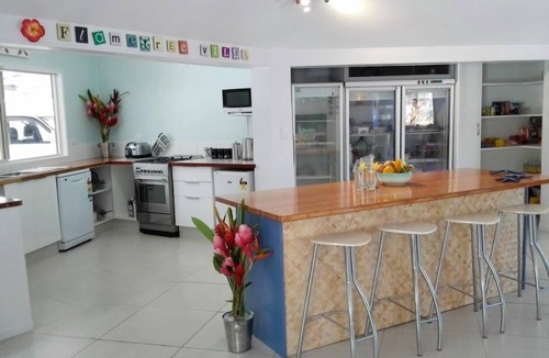Muri House | Spacious home perfect for large groups. I min walk to Muri lagoon & beach