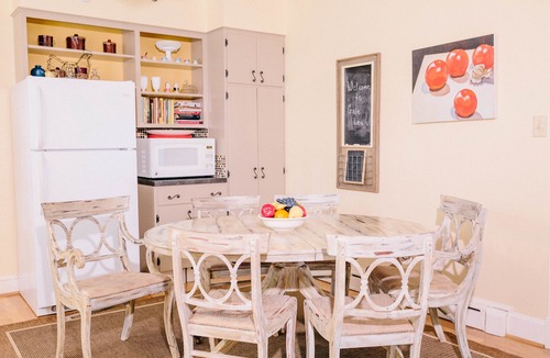 Staunton House | Spacious Home, Private Pool, Tennis Court, Lake, Minutes From Town and Shopping