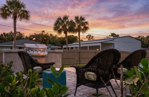 Florida Ridge House | Spacious home private pool patio & bbq