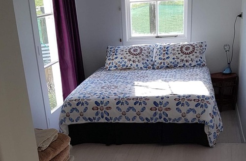 Pongakawa House | Spacious home, swimming pool, tennis, Old Forest School Wedding Venue accom.