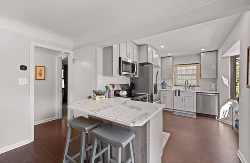 Parma Heights House | Spacious Home- Secluded Deck-Private Yard-Home Gym