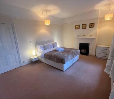 Solihull House | Spacious Home - Solihull Town Centre- Near NEC-BHX