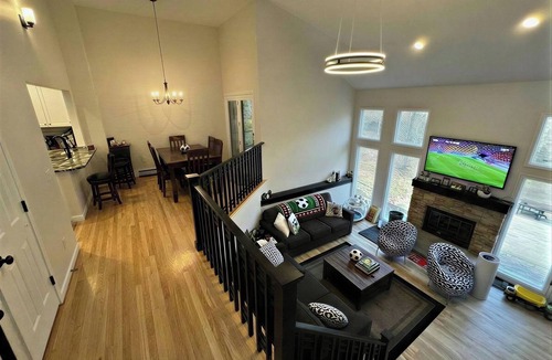 Overland Park House | Spacious Home - Stadium in 20 min , Parks, Transit, & England Basecamp Nearby