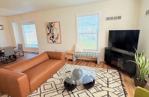 Eastside House | Spacious Home, Vaulted Ceilings, Ample Parking, Near Tacoma Dome/Downtown