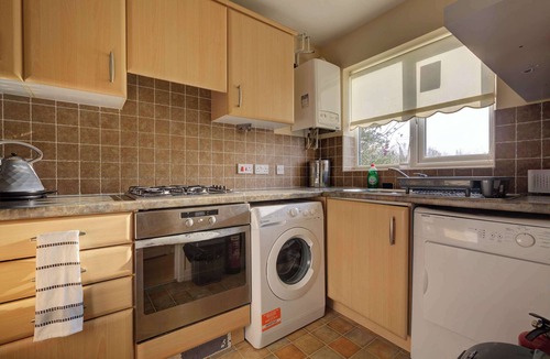 Peterborough House | Spacious Home w Garden & Parking - Hampton Hargate