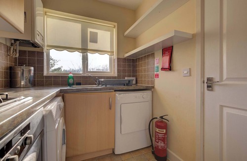 Peterborough House | Spacious Home w Garden & Parking - Hampton Hargate