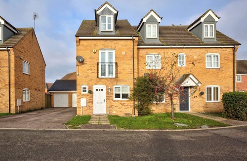 Peterborough House | Spacious Home w Garden & Parking - Hampton Hargate