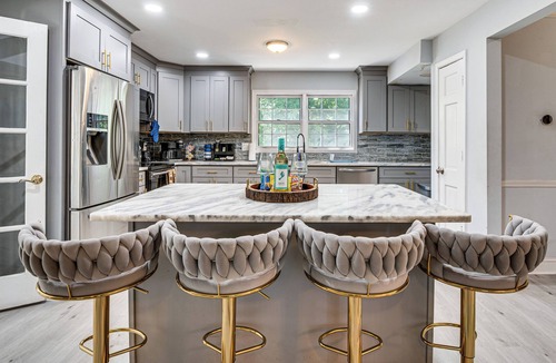 Church Street House | Spacious Home w/Hot Tub, 14 Mi to Downtown ATL!