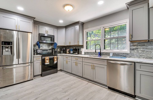 Church Street House | Spacious Home w/Hot Tub, 14 Mi to Downtown ATL!