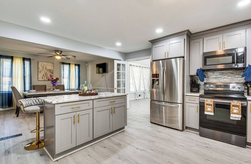 Church Street House | Spacious Home w/Hot Tub, 14 Mi to Downtown ATL!