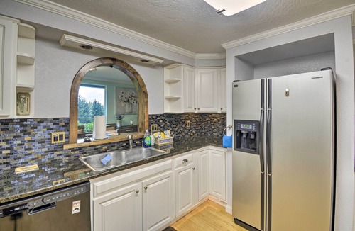 Sequim House | Spacious Home w/Yard, 20 Miles to Olympic NP