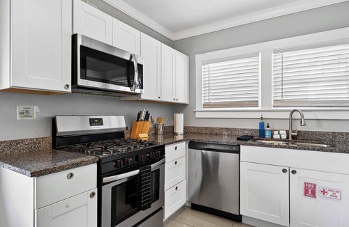 Beechmont House | Spacious home w/yard near Downtown attractions!