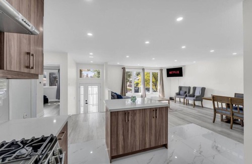 Mount Pleasant Apartment | Spacious home with 6 Beds