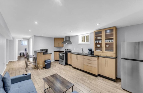 Mount Pleasant Apartment | Spacious home with 6 Beds