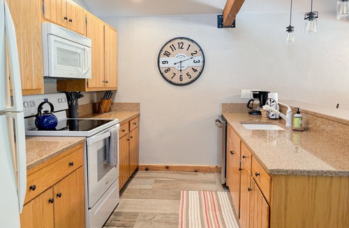 Jackson House | Spacious home with deck, washer/dryer, mountain views & high-speed WiFi