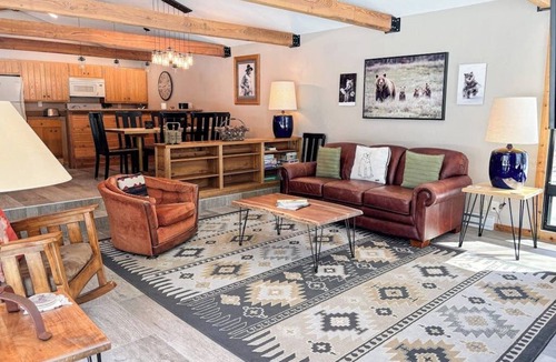 Jackson House | Spacious home with deck, washer/dryer, mountain views & high-speed WiFi