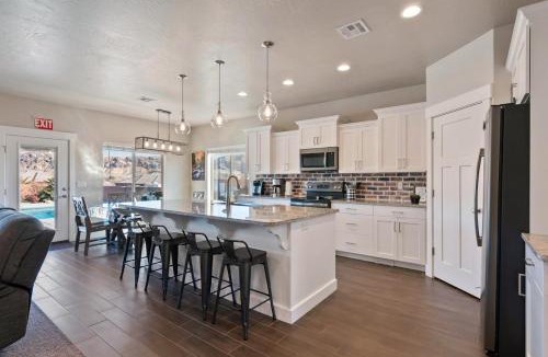 La Verkin House | Spacious Home with Fire Pit, Hot Tub, Pool - Slide
