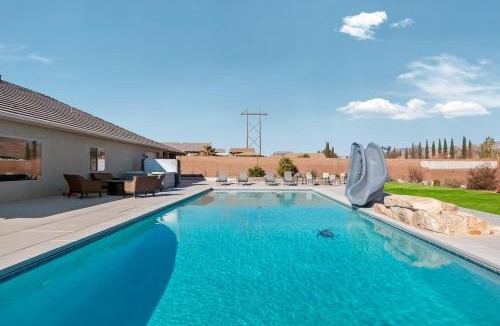 La Verkin House | Spacious Home with Fire Pit, Hot Tub, Pool - Slide
