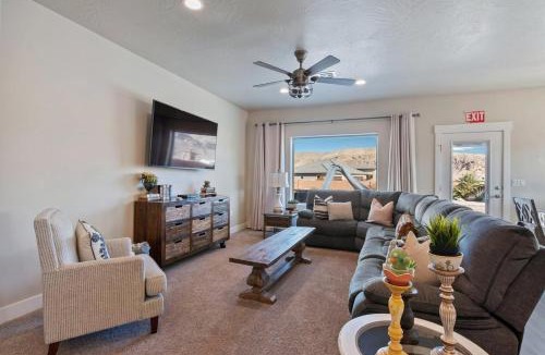 La Verkin House | Spacious Home with Fire Pit, Hot Tub, Pool - Slide