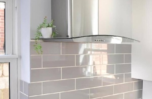Southampton City Centre House | Spacious home with 8 beds, perfect for work trips or family stays. Enjoy the comfort of free parking, fast Wi-Fi, and a fully equipped space to relax or get things done.