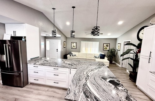 Seminole House | SPACIOUS home with private POOL 5 mins to beach! Walk to Publix!
