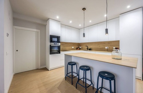 Aravaca House | Spacious Home with Private Garden and Parking