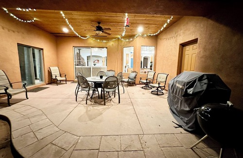 Page House | Spacious Home with private pickleball court, close to all Lake Powell activities