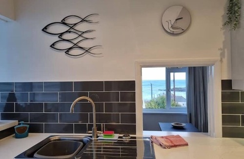 Mousehole House | Spacious home with sea view, parking (EV) & garden