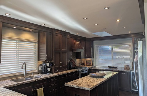 Coquitlam House | Spacious home with view. Quick Highway access. Ample Parking. 3 month rentals.