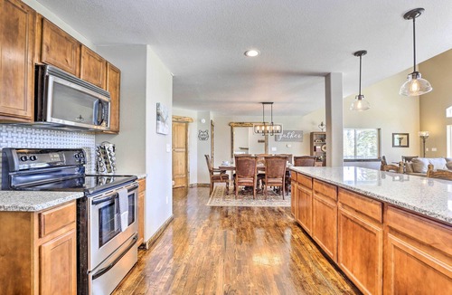 Valley of the Sun Cabin | Spacious Home with Wrap-Around Deck, Hot Tub, Fireplace - Elk Ridge