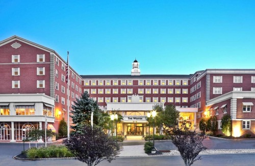 Morristown House | Spacious Hotel Room With Outdoor Pool and Fitness Studio - Pets Allowed!