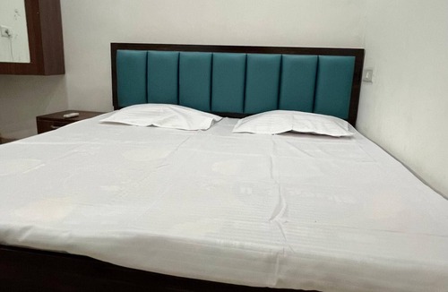 Varanasi Hotel | Spacious hotel suites with 9 bedrooms and WiFi, AC in enchanting Varanasi