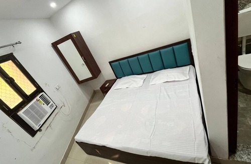 Varanasi Hotel | Spacious hotel suites with 9 bedrooms and WiFi, AC in enchanting Varanasi